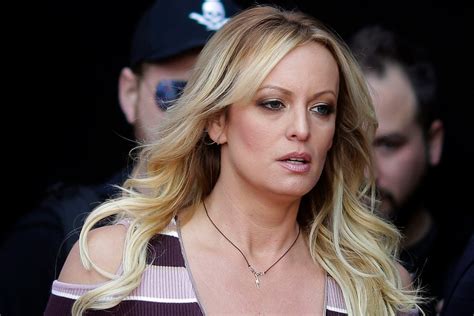 Alan Dershowitz Stormy Daniels Is Not A Victim She Was Paid For