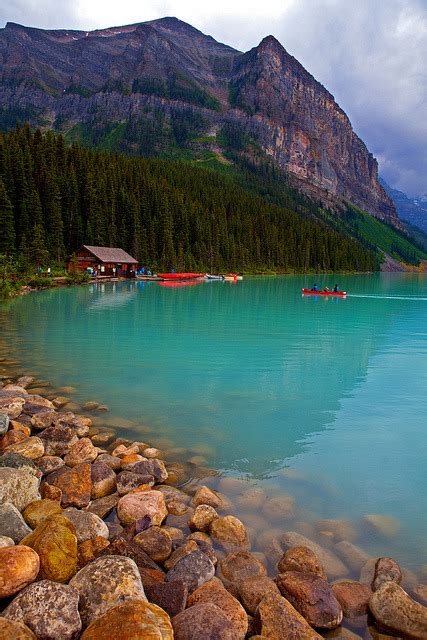 Turquoise Coloured Water Of Lake Louise Canada Its A Beautiful World