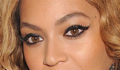 Beyonce Wears A Perfect Flick Of Liquid Eyeliner To The Topshop Man