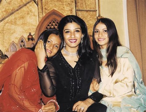 Tandon made her film debut with the film patthar ke phool (1991), which was a success and won the filmfare award for the new raveena tandon has four children. Raveena Tandon turns wedding planner for youngest daughter ...