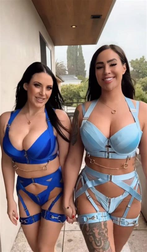 Lana Rhoades ile jakuziye girmişti Şimdi ise Angela White ile sokak