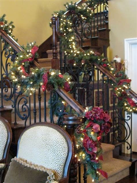 Match your garland accessories to wall art and decor throughout the space rather than using the classic christmas colors for an understated yet festive look. Decorate The Stairs For Christmas - 38 Beautiful Ideas To ...
