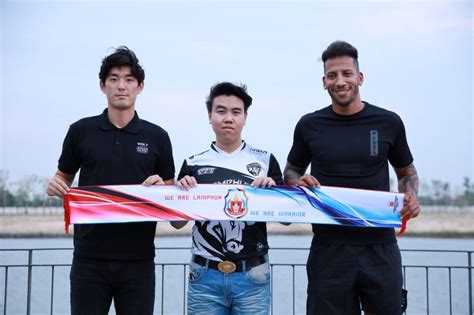 พงษ์ศิริ ฐาราชวงศ์ศึก ปธ.ลำพูน วอริเออร์ เผยเริ่มลุยแผนงานลุยไทยลีก 2 แล้ว ยืนยันให้เครดิต จงสฤษดิ์ วุฒิช่วย ที่พาทีมขึ้นชั้นลุยงานต่อใน. ราชันโคขาวคว้า 2 นักเตะต่างชาติ - ข่าวขาว