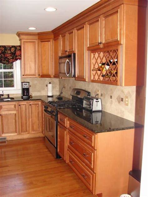 I'm guessing they are maple. glazed maple kitchen cabinets | Kitchen Cabinet Value