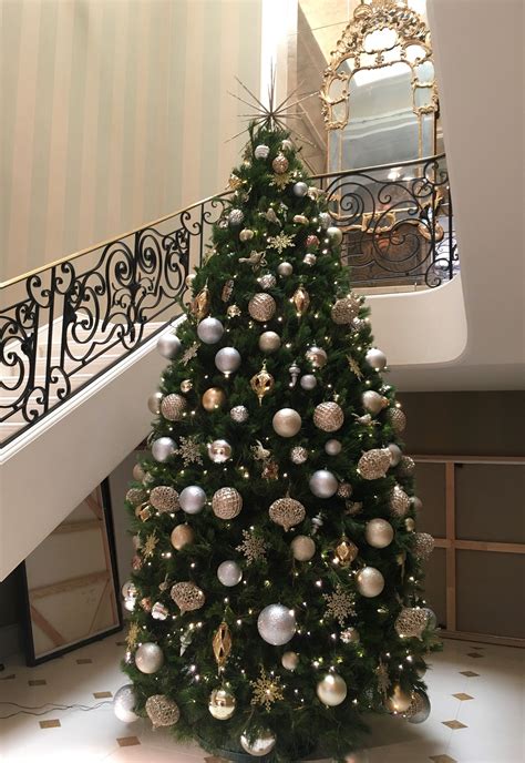 Stunning Large Christmas Tree Christmas Tree Decorating Themes