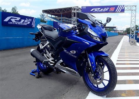 Simak daftar harga r15 2021 di bawah untuk melihat harga otr dan promo yang tersedia serta informasi dp dan cicilan. All New Yamaha YZF R15 V3 resmi dijual dengan harga 34 ...