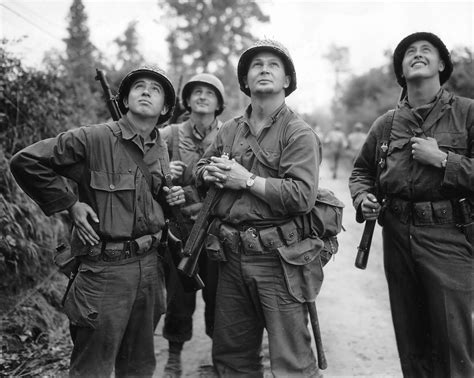 Photo Four Us Army Soldiers Watching Allied Bombardment Saint Lô