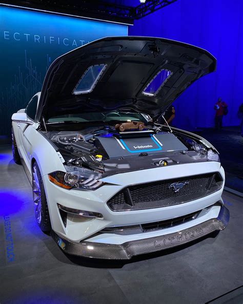 Ford Mustang Lithium Muscle Car S 900 Elektrickými Koňmi Pod Kapotou