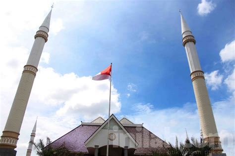Foto Kemegahan Arsitektur Khas Betawi Masjid Raya Kh Hasyim Asyari
