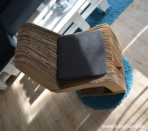 In 1954, designer willy guhl created an iconic design using a fibre cement board connected at its ends to form a continuous loop the sculptural chair, also known as the loop chair, is impressively simple with a timeless elegance. Upcycling - Aus Umzugskartons einen designer Stuhl selbst ...
