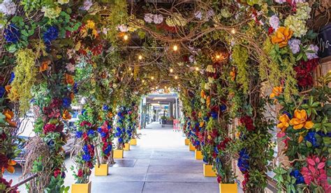 This Nyc Italian Restaurant Has Transformed Into A Lush Floral Garden