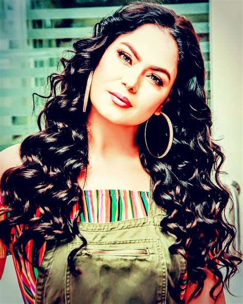Latest Beautiful Pictures of Actress Veena Malik from her Instagram