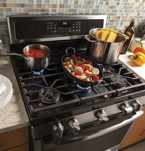 Adora Series By Ge® 30 Free Standing Gas Convection Range