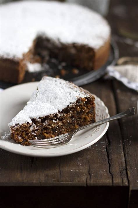 Ecco cosa sentirete quando mangerete un quadrotto di questa sbattere ora gli albumi a neve, aggiungere lo zucchero e versare il composto sopra agli amaretti e spolverizzare con del cioccolato grattugiato. Torta di pane amaretti e cioccolato - Ricette di ...