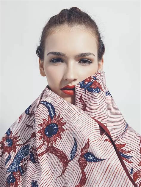 Kelompok etnis pola batik, pola cincin, lukisan bunga coklat dan putih, bingkai arsitektur islam motif pola, pola dekoratif tradisional islam, pola geometris, simetri, dekoratif png. Motif Batik Nusantara Png - Batik Indonesia