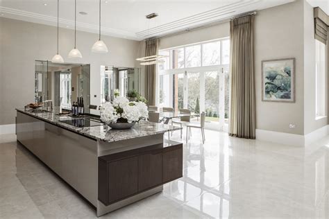 Extreme High Gloss Luxury Kitchen Island And Dining Area Intersecting