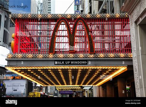 New York Ny Usa October 20 2016 Mcdonalds Sign Outside Food