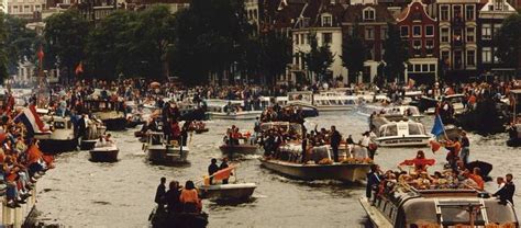 Jump to navigation jump to search. Huldiging Nederlands elftal Amsterdam na overwinning EK ...