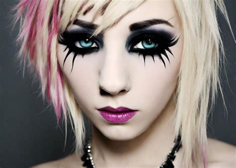 4 Steps To Easy Emo Makeup And Tips
