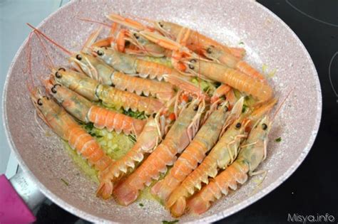 Scampi e asparagi in padella. » Scampi alla busara - Ricetta Scampi alla busara di Misya