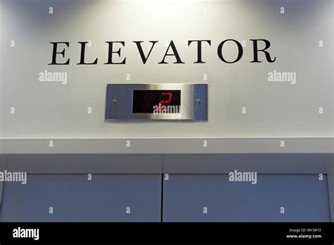 Elevators Elevator Sign Hi Res Stock Photography And Images Alamy