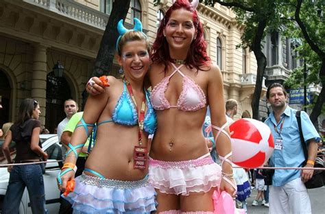 Drunk College Coeds Flashing Tits At Mardi Gras Porn Pictures Xxx
