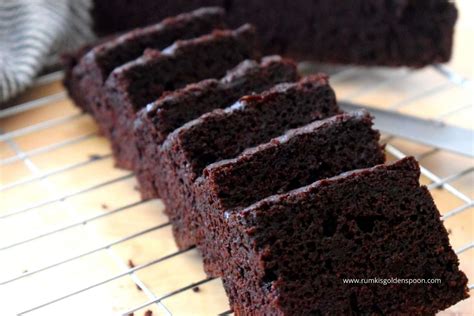 A moist chocolate cake will always look perfect due to its rich dark color. Moist Chocolate Cake