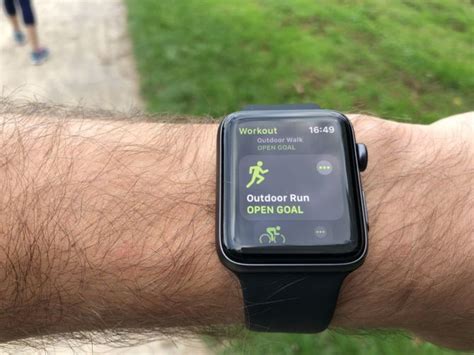 Starts recording on the iphone while displaying the metrics from the iphone app's recording. Apple Watch 3 Review- GPS, Heart Rate Monitor, Running ...