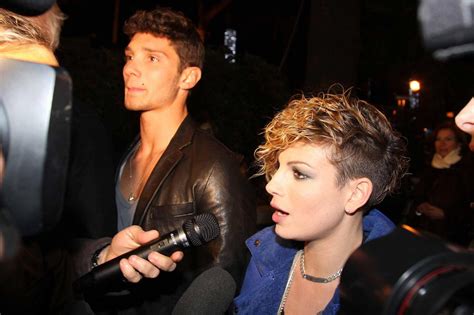 Jun 21, 2021 · non è sfuggito ai nostri occhi nemmeno il nuovo traguardo di stefano de martino, che ha ricevuto un'importante offerta di lavoro alla quale non ha potuto dire di no. Amici, Emma Marrone ma che dici? La battuta hot a Stefano ...