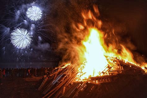 New Years Eve Bonfire Tour Of Reykjavik Guide To Iceland