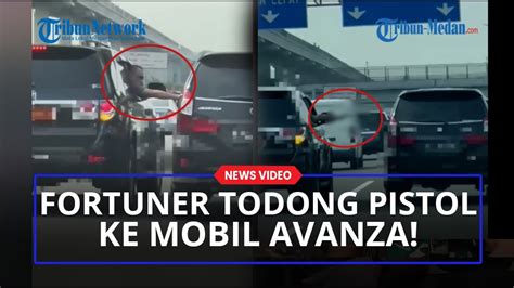 Viral Aksi Koboi Pengendara Fortuner Acungkan Pistol Ke Mobil Avanza Di