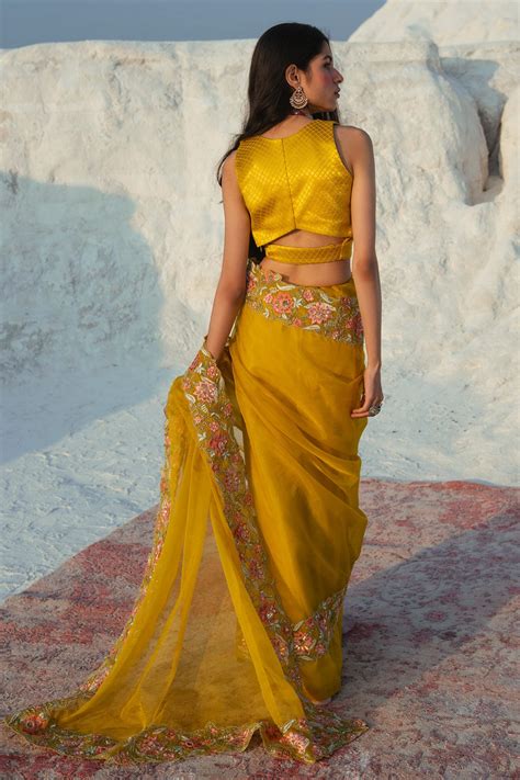 Buy Embroidered Organza Saree With Blouse By Paulmi And Harsh At Aza Fashions In 2020 Organza