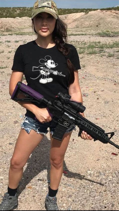 sexy guns and buns sexy girls hot babes with guns beautiful women weapons girlswithguns