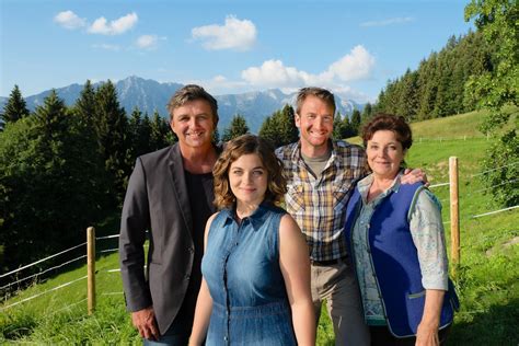 Ronja forcher ist die tochter des schauspielers reinhard forcher und war bereits als sechsjährige am tiroler landestheater in kinderrollen zu sehen. Bergdoktor Hans Sigl: „Auf einmal war ich Arzt" | Tiroler ...