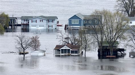 Mississippi River Flooding Prompts Evacuations Sandbagging