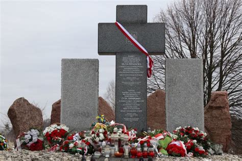 W Hucie Pieniackiej Uczczono Pamięć Pomordowanych Polaków Mojekresypl