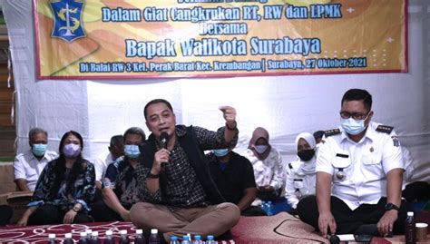 Wali Kota Surabaya Eri Cangkrukan Di Balai Rw Serap Aspirasi Dan