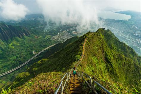 Famous Best Hikes In Oahu Stairway To Heaven Ideas