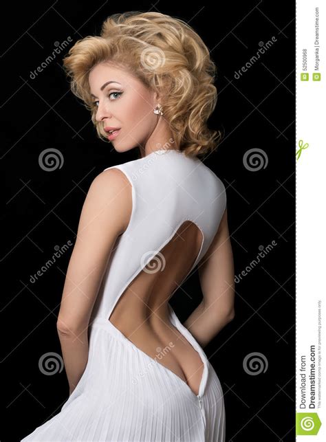 Ritratto Della Donna Bionda Matura Splendida In Vestito Bianco Fotografia Stock Immagine Di