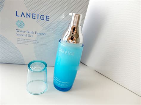 An essence that drenches skin in essential moisture to help boost hydration and prevent water loss. Beauty Holic: Laneige Water Bank Essence Review
