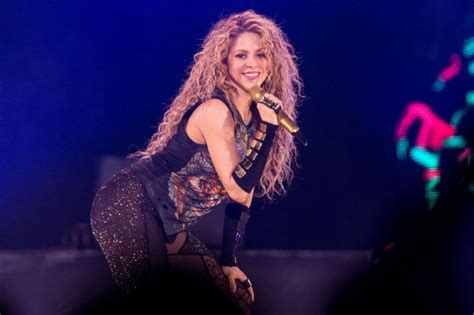 June 10, 2021 10:18am edt. Shakira mostró la espalda para celebrar un gran éxito ...