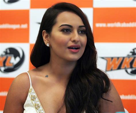 High Quality Bollywood Celebrity Pictures Sonakshi Sinha