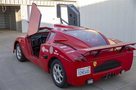 720 ch (536 kw) couple maximal à 3 000 tr/min: Une étrange réplique de Ferrari Enzo