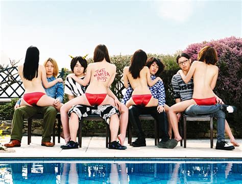 上半身裸の女子と絡んだ写真話題の新星 次の一手は？ daily news billboard japan