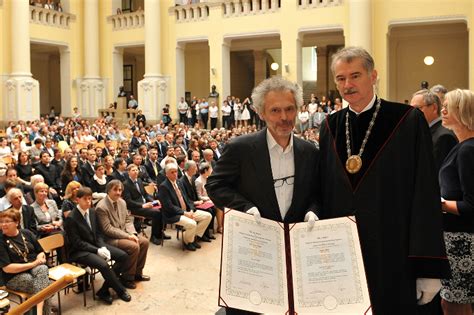 Charaf hassan, a bme villamosmérnöki és informatikai kar dékánja. Idén új címeket is adományozott a BME Szenátusa ...