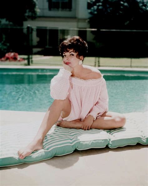32 Glamorous Pictures Of Joan Collins In The 1950s Vintage News Daily