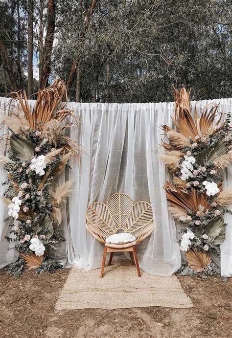 These Fab Boho Wedding Altars Arches And Backdrops That Make Us Swoon