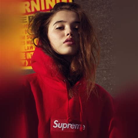 Supreme Girl Iphone Wallpapers Wallpaper Cave