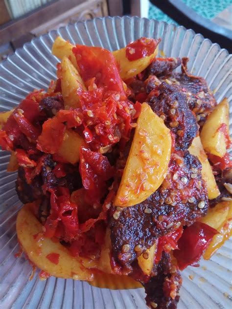 Di musim hujan begini bikin sambal goreng kentang kayaknya enak ya, parents? Resep Sambal Goreng Kering Kentang Daging - Diah Didi S ...
