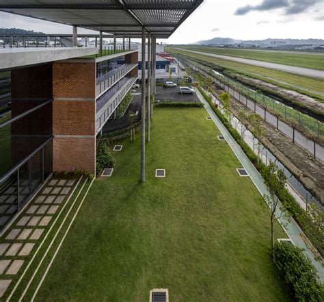 We did not find results for: Gallery of Aemulus at the Runway / Design Unit Architects ...